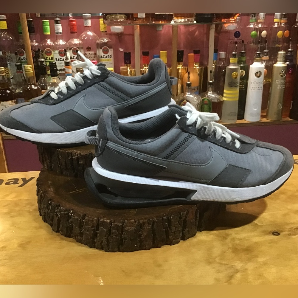 Nike Air Max Pre-Day Smoke Grey Sneakers Men 9 1/2 - Picture 2 of 3